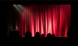 役に集中する事